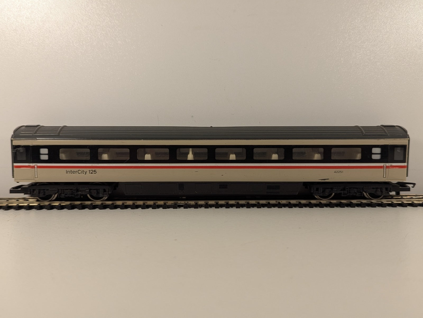 Hornby OO Gauge BR Mk3 Tourist Open Second (TSO) Passenger Coach 42251