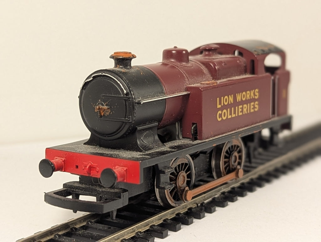 Hornby R2452 OO Gauge Class D 0-4-0T No. 1 Lion Works Collierie – Repainted part