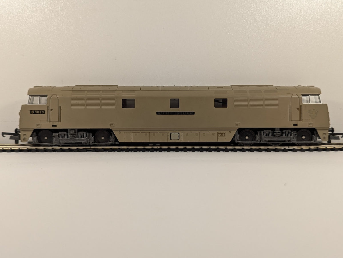 Lima OO Gauge Class 52 Western Enterprise Diesel Locomotive D 1023 Desert Sand