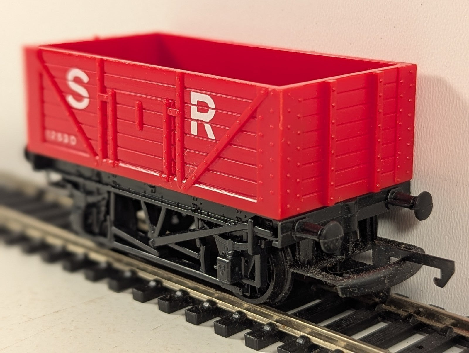 Hornby OO Gauge SR Open Wagon Goods Wagon 12530 SR Red R010