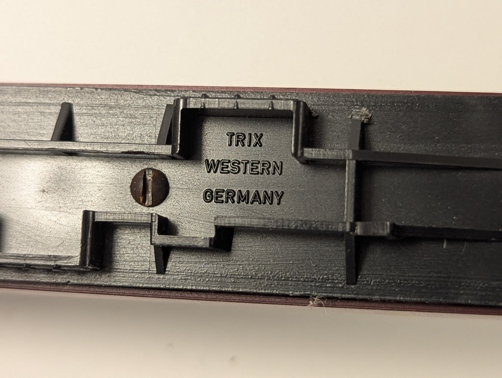 Minitrix N Gauge BR Mk1 Brake Composite Coach Passenger Coach M 21240 BR Maroon