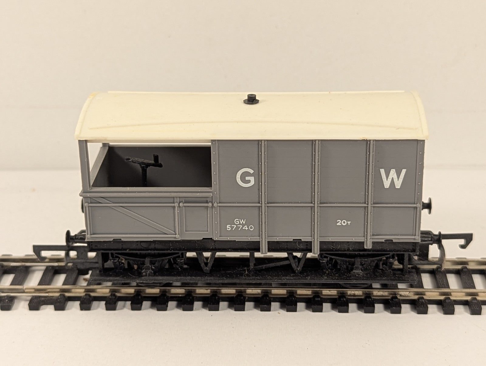 Hornby OO Gauge GWR 20t 'Toad' Brake Van Goods Wagon 57740