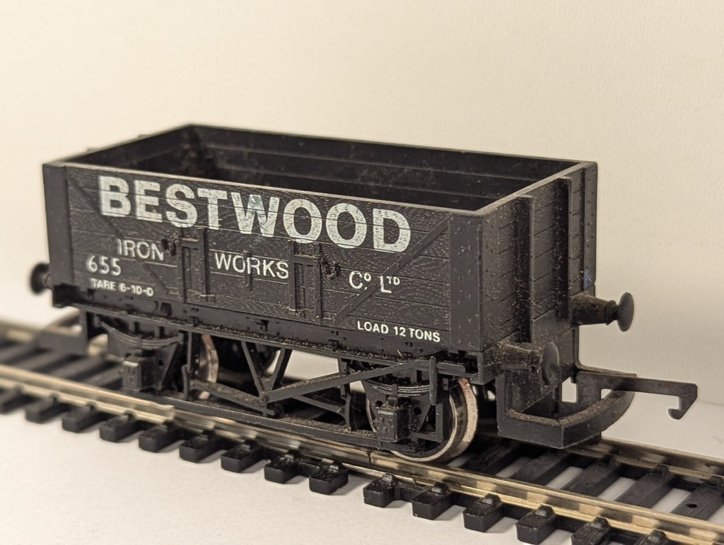 Hornby R009-020 OO Gauge Bestwood Iron Works 5 Plank Wagon weathered