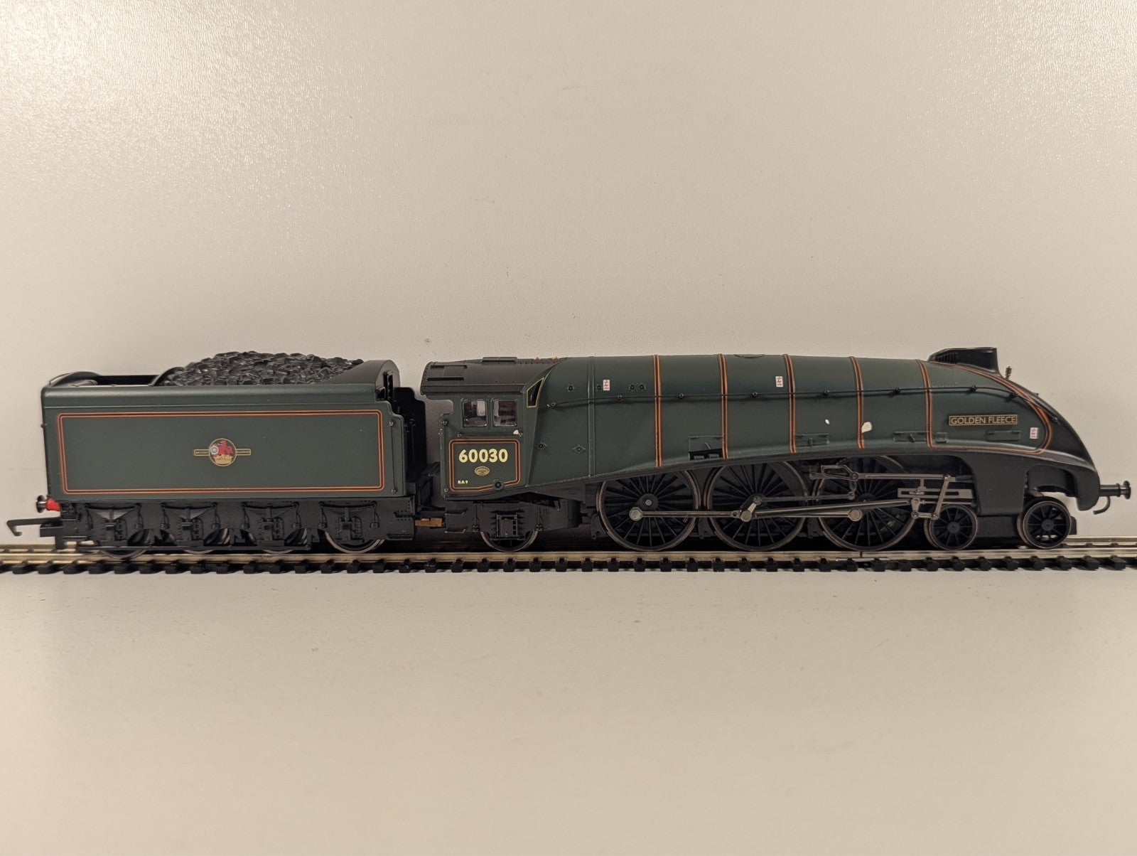 Hornby R2101 British Railways Class A4 4-6-2 "Golden Fleece" Steam Locomotive