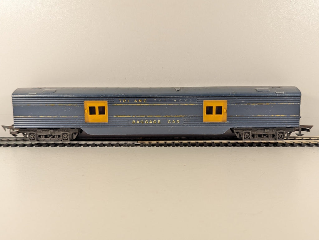 Tri-ang R134 OO Gauge Transcontinental Baggage Coach