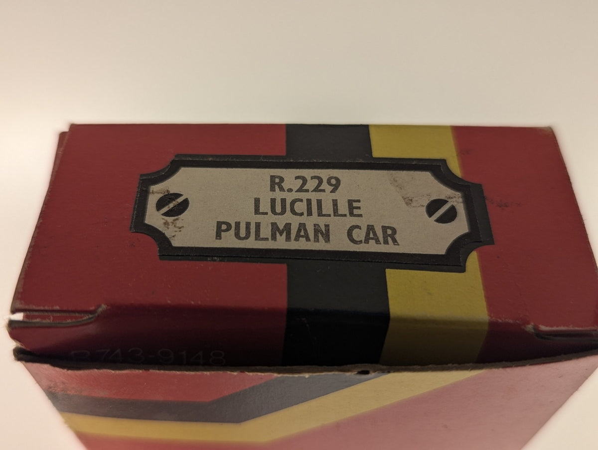 Hornby OO Gauge Pullman Car Lucille Passenger Coach Pullman Umber and Cream