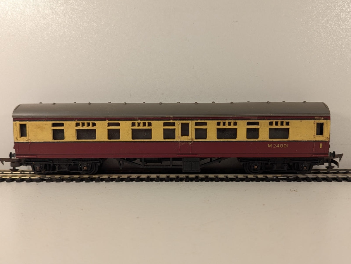 Tri-ang OO Gauge BR Mainline Composite Coach Passenger Coach M24001