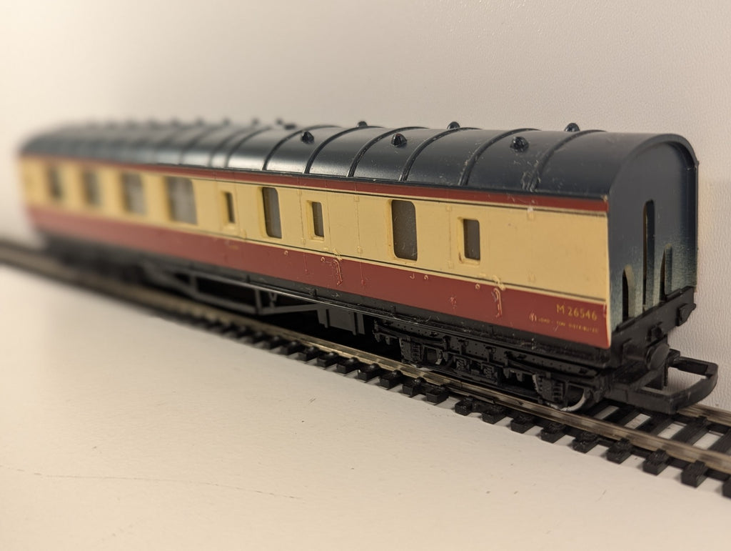 Hornby R443 BR Stanier Brake Coach M26546 – Crimson & Cream (Parts Missing)