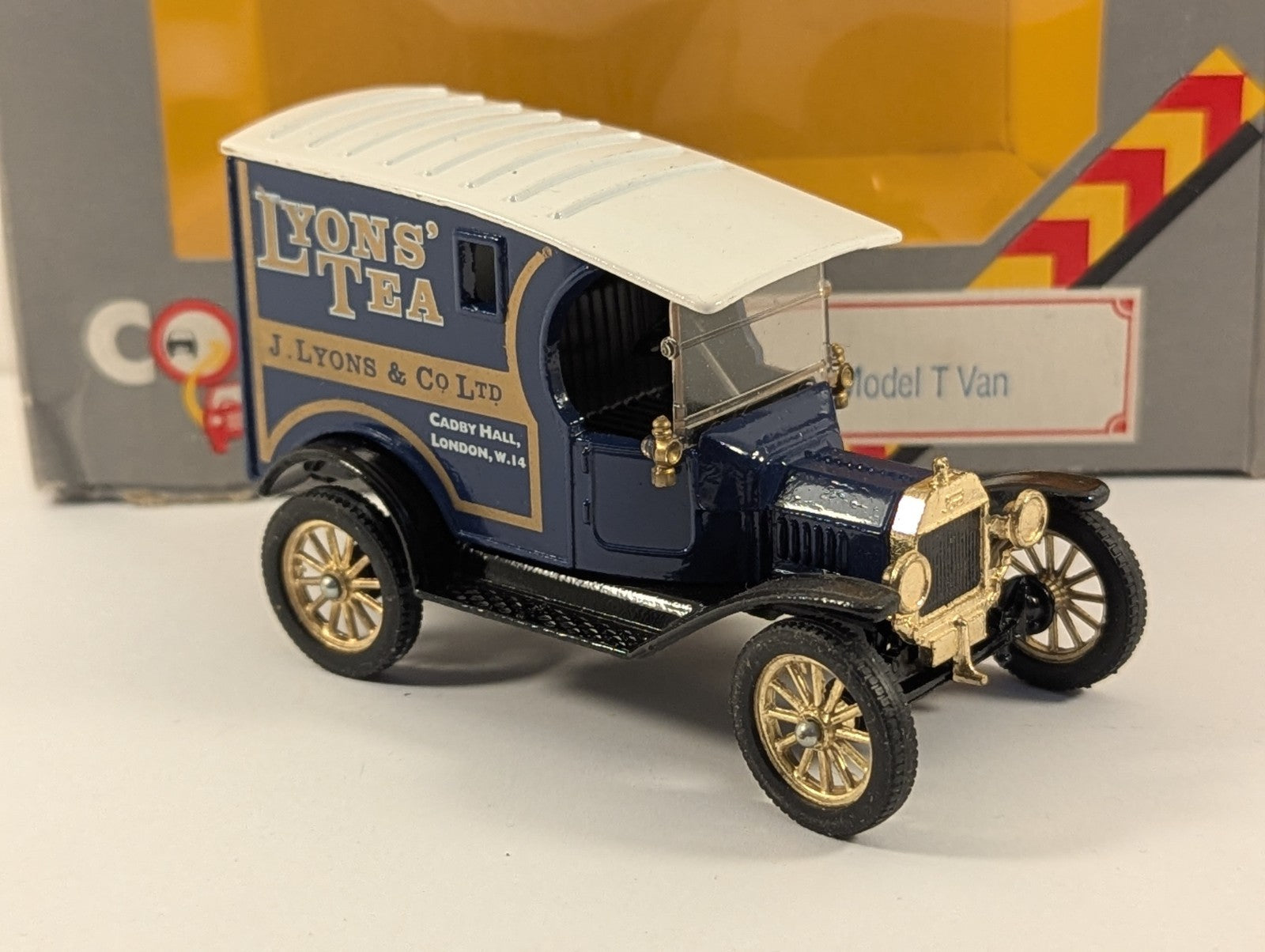 Corgi Classics 865 Ford Model T Van Lyons' Tea