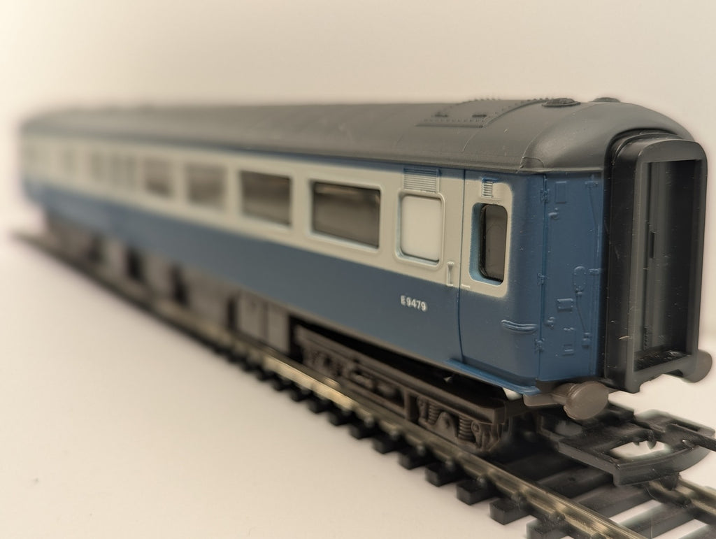 Airfix OO Scale BR Mk2d Brake Second Passenger Coach E9479 BR Blue & Grey E12