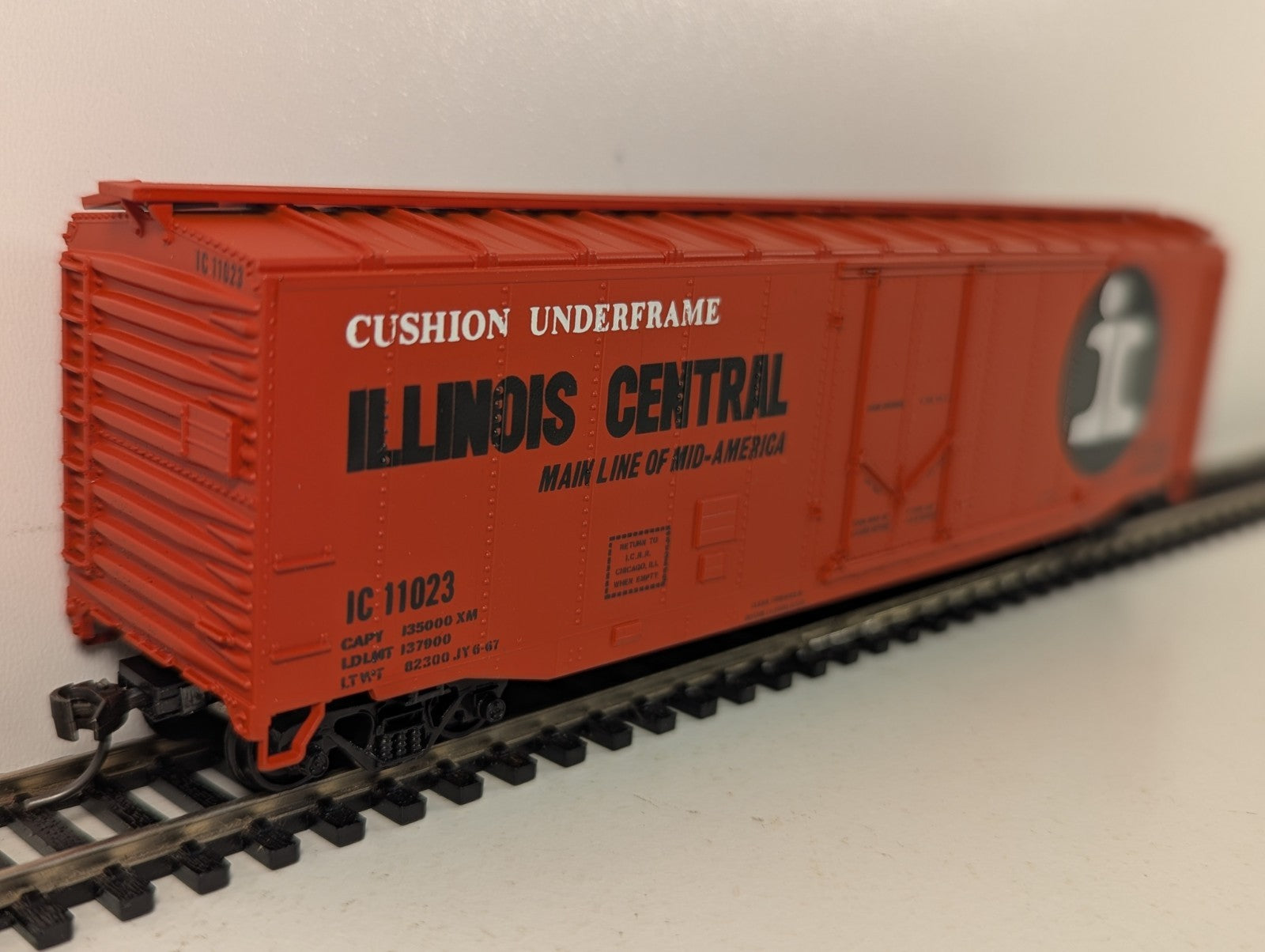 Athearn HO Gauge 50ft PD Boxcar IC 11023 Illinois Central 1322