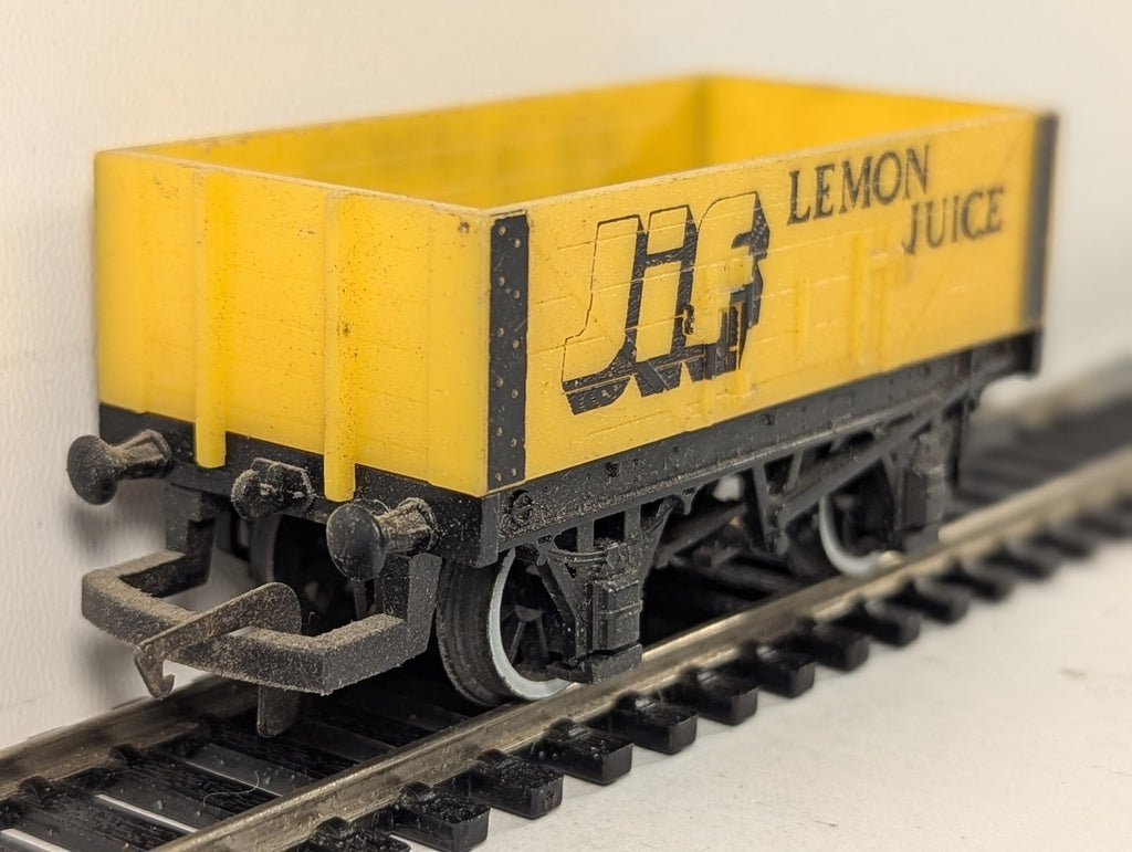 Hornby OO Gauge Jif Lemon Juice Wagon Open Wagon R012