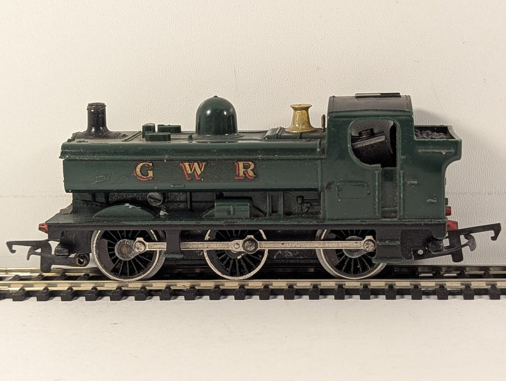 Hornby OO Gauge Class 2721 Pannier Tank Steam Locomotive GWR Green