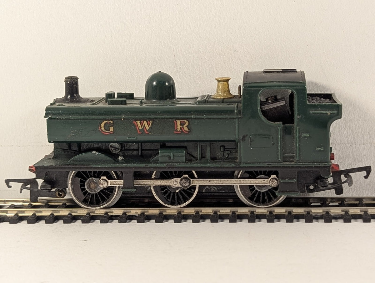 Hornby OO Gauge Class 2721 Pannier Tank Steam Locomotive GWR Green