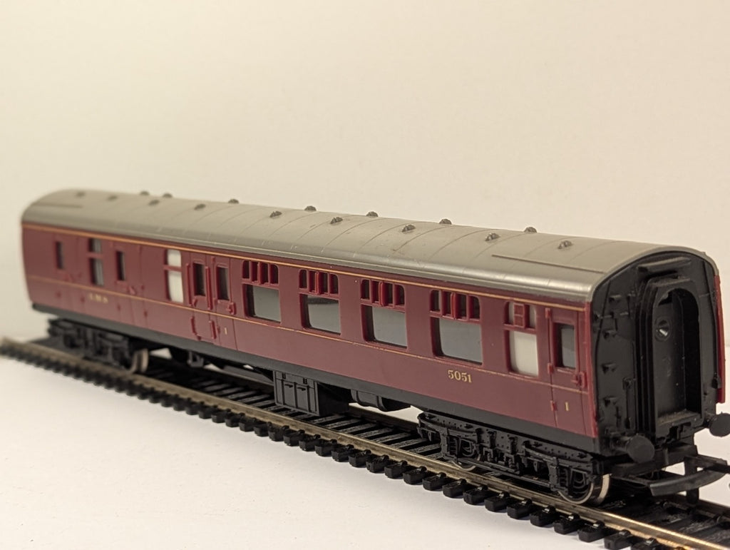 Hornby R936 OO Gauge LMS Maroon Corridor Brake Coach