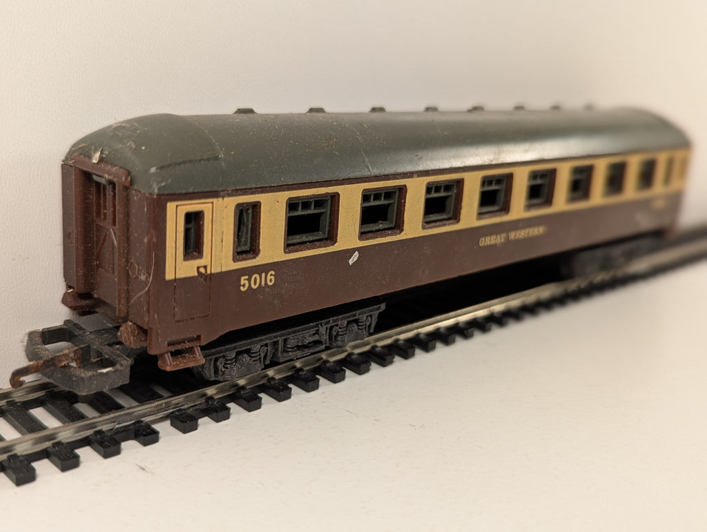 Lima HO Gauge GWR Chocolate & Cream Coach No. 5016