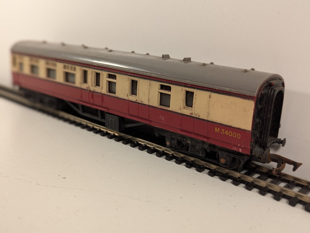 Tri-ang OO Gauge BR Brake 3rd Coach Blood & Custard