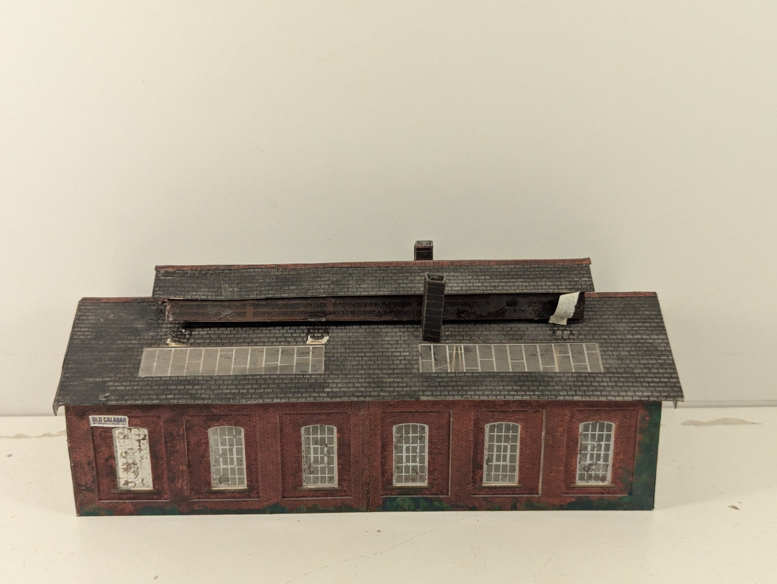 Metcalfe N Gauge Double Track Engine Shed - Damaged & Weathered