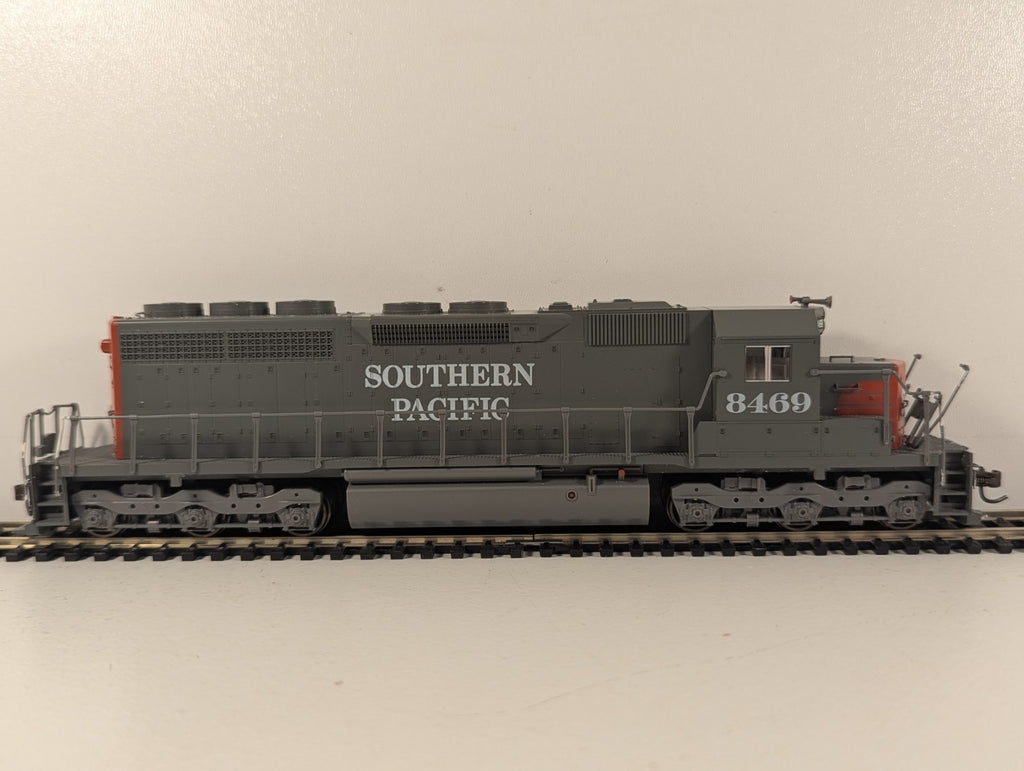 Kato HO Scale EMD SD40 Southern Pacific 8469 Diesel Locomotive