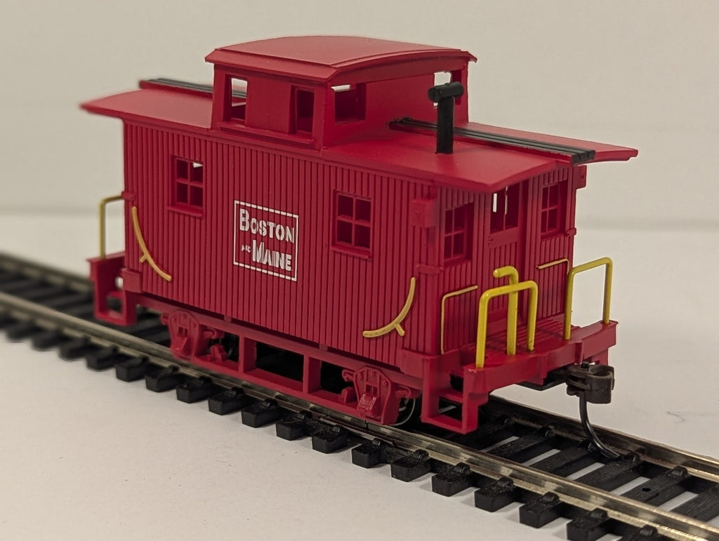 Bachmann HO Gauge Bobber Caboose Boston & Maine 18448