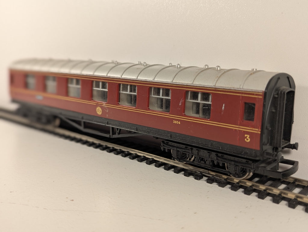 Hornby OO Gauge LMS Crimson Brake 3rd Coach