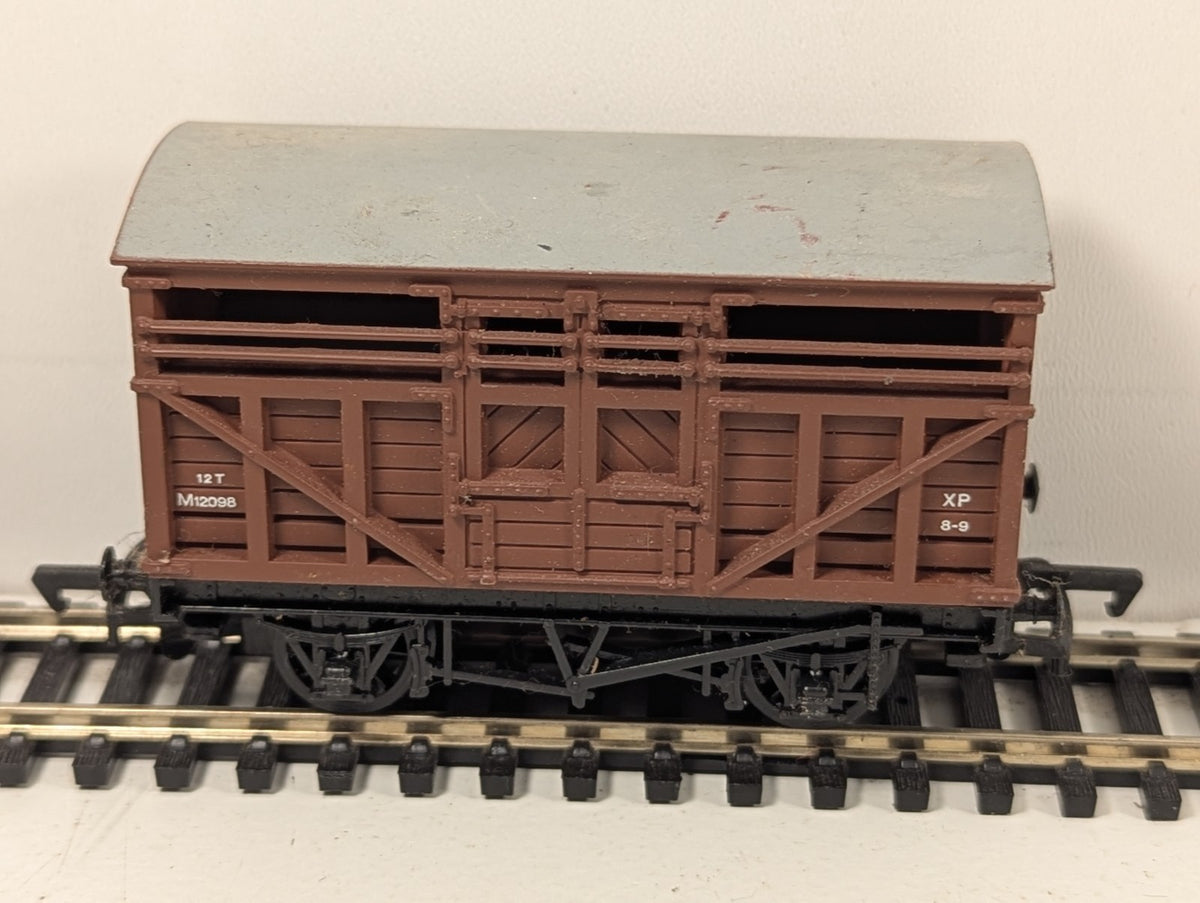 Mainline OO Gauge BR 12T Cattle Wagon