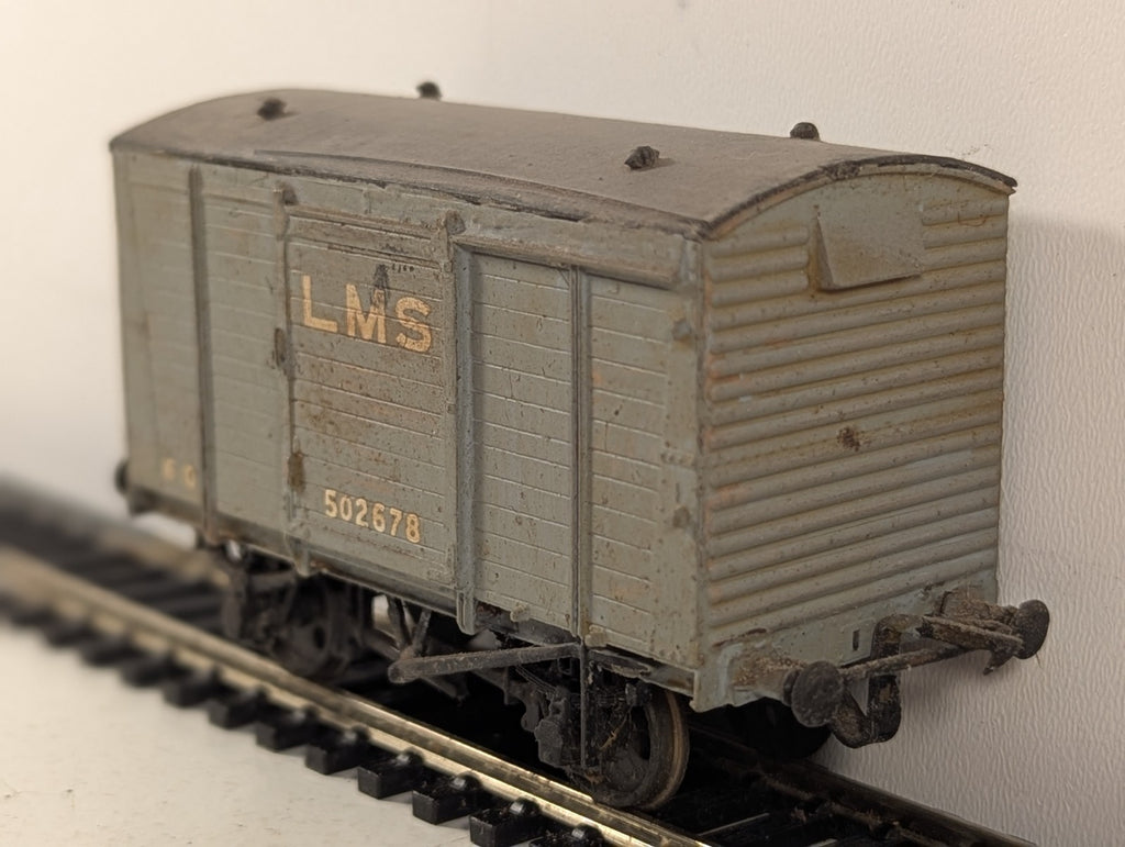 Kit Built OO Gauge LMS 12t Corrugated End Box Van Goods Wagon 502678 LMS