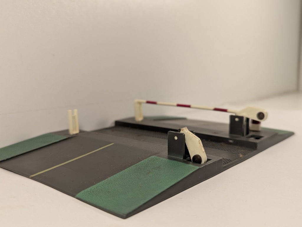 Playcraft OO/HO Single Track Level Crossing