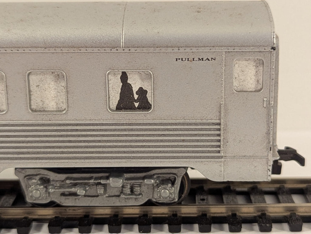 Life-Like HO Gauge Santa Fe Silver Streamlined Passenger Coach