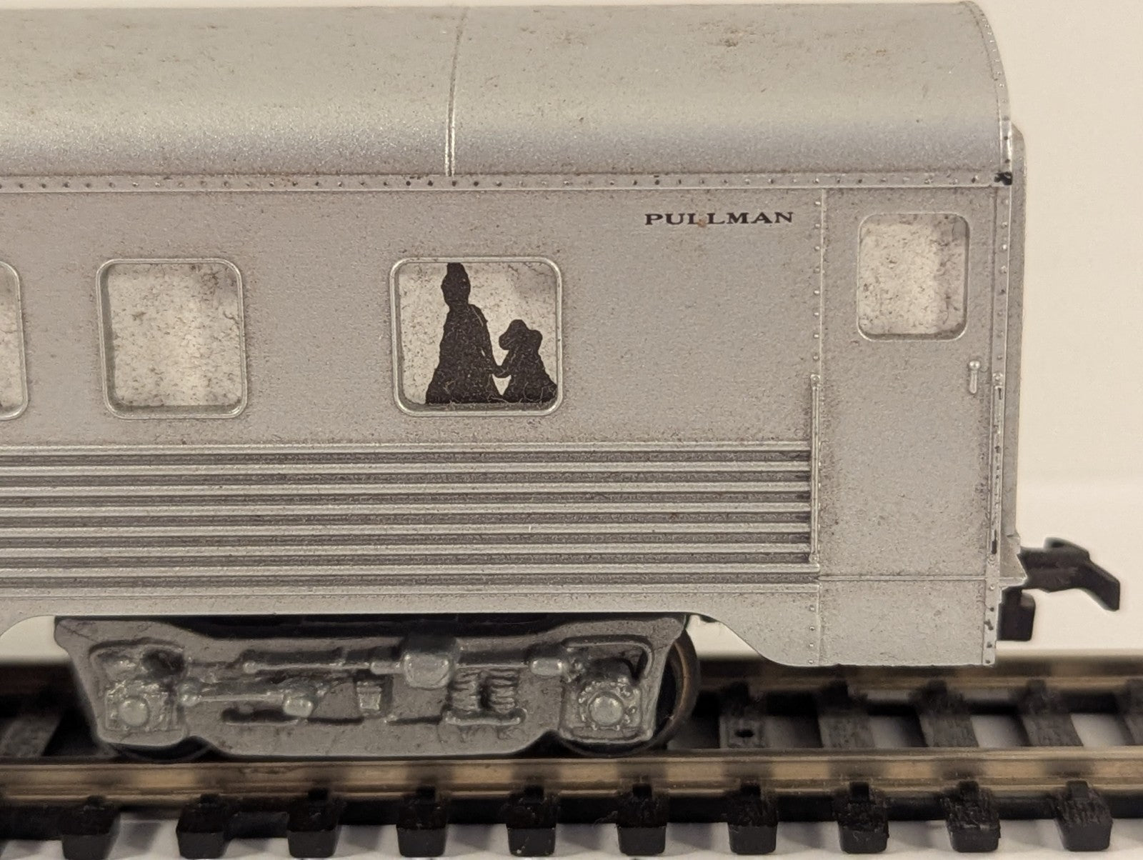 Life-Like HO Gauge Santa Fe Silver Streamlined Passenger Coach