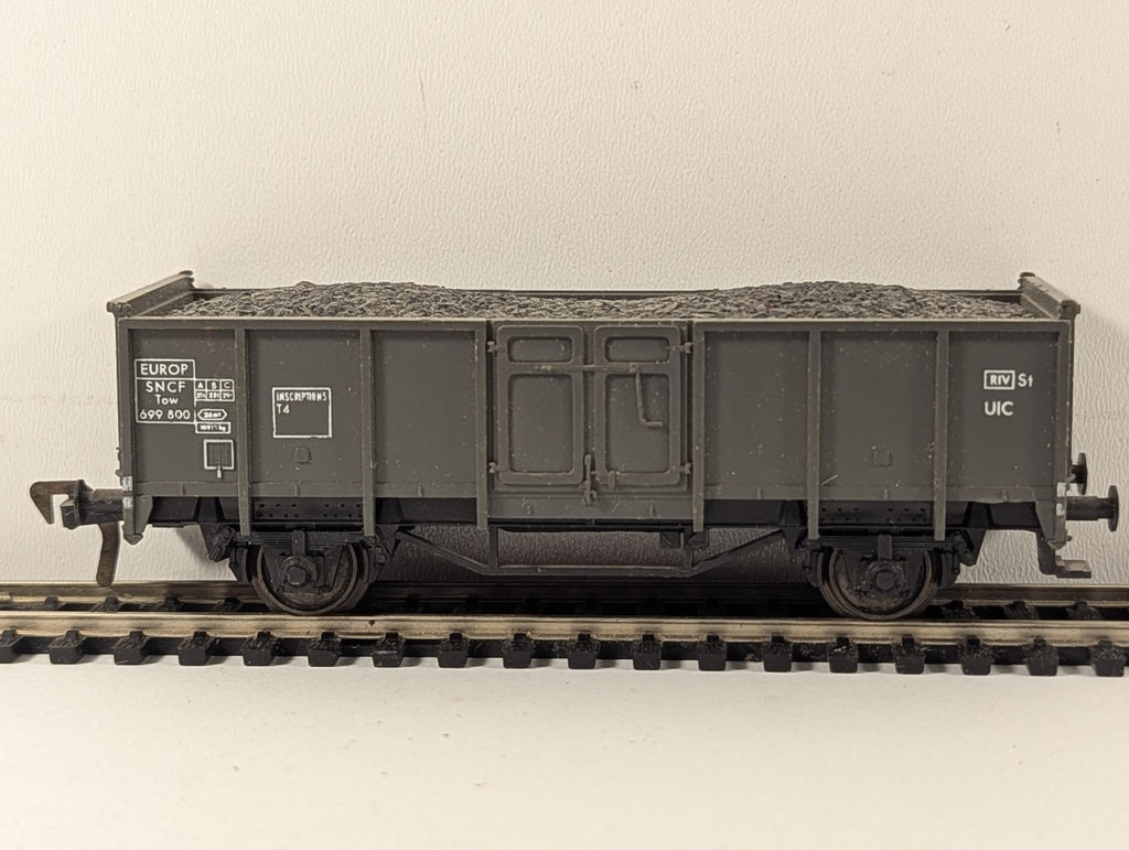 Fleischmann HO Gauge SNCF Tow Open Wagon with Coal Load Tow 699 800 SNCF Grey