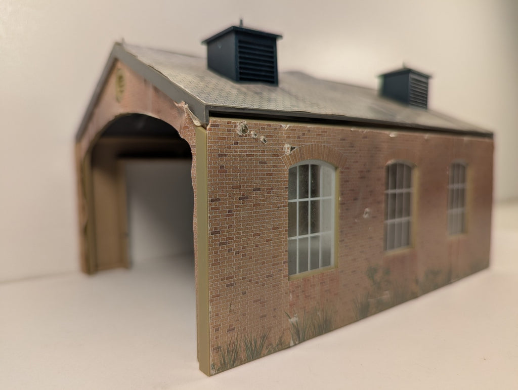 Hornby OO Gauge Engine Shed Building Brick R504