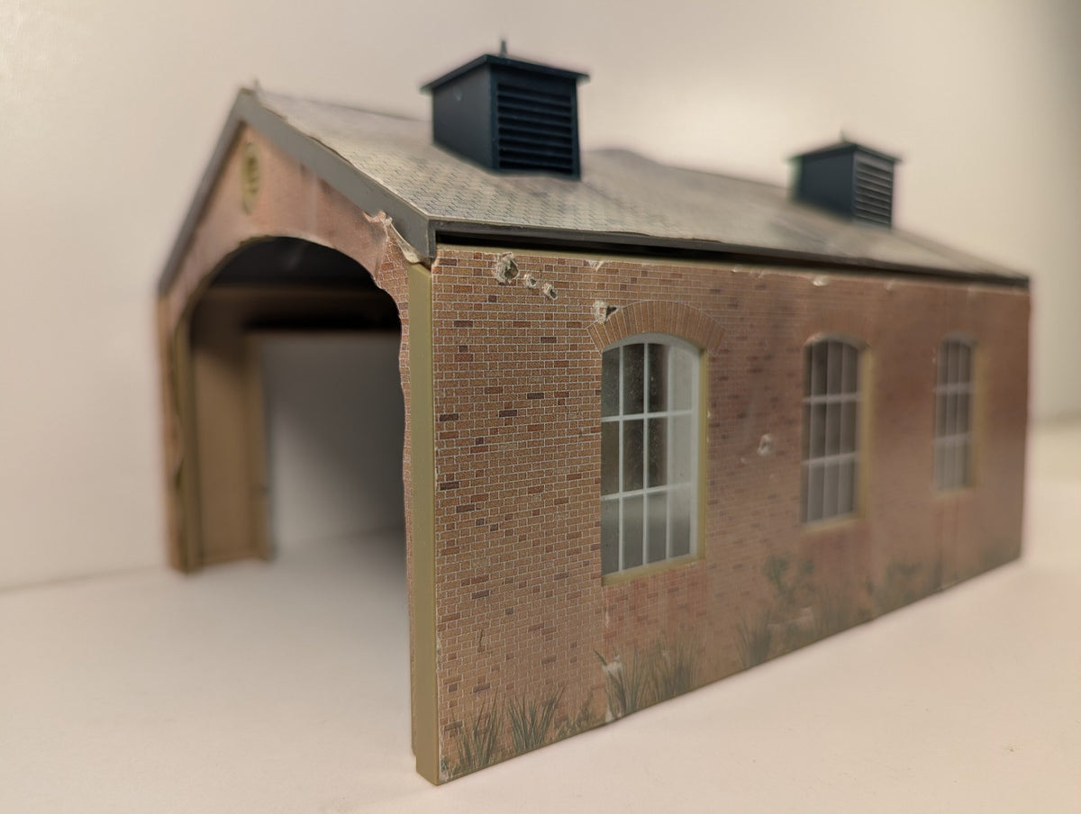 Hornby OO Gauge Engine Shed Building Brick R504
