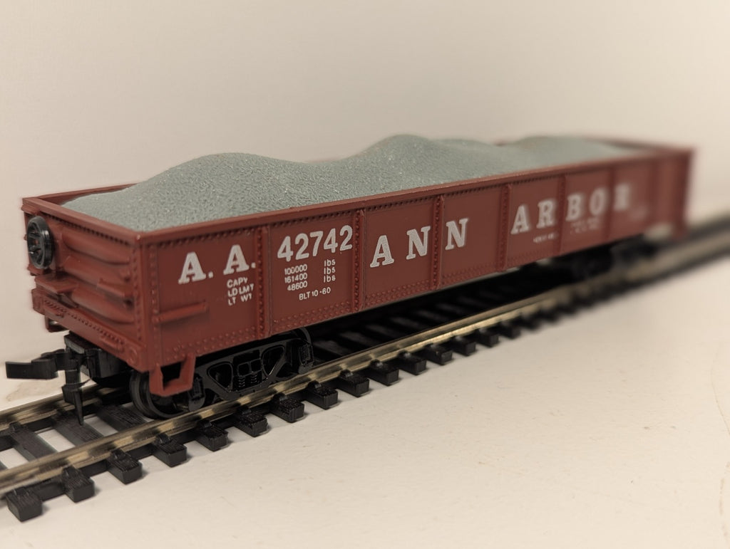 AHM HO Gauge Ann Arbor Gondola With Gravel Load