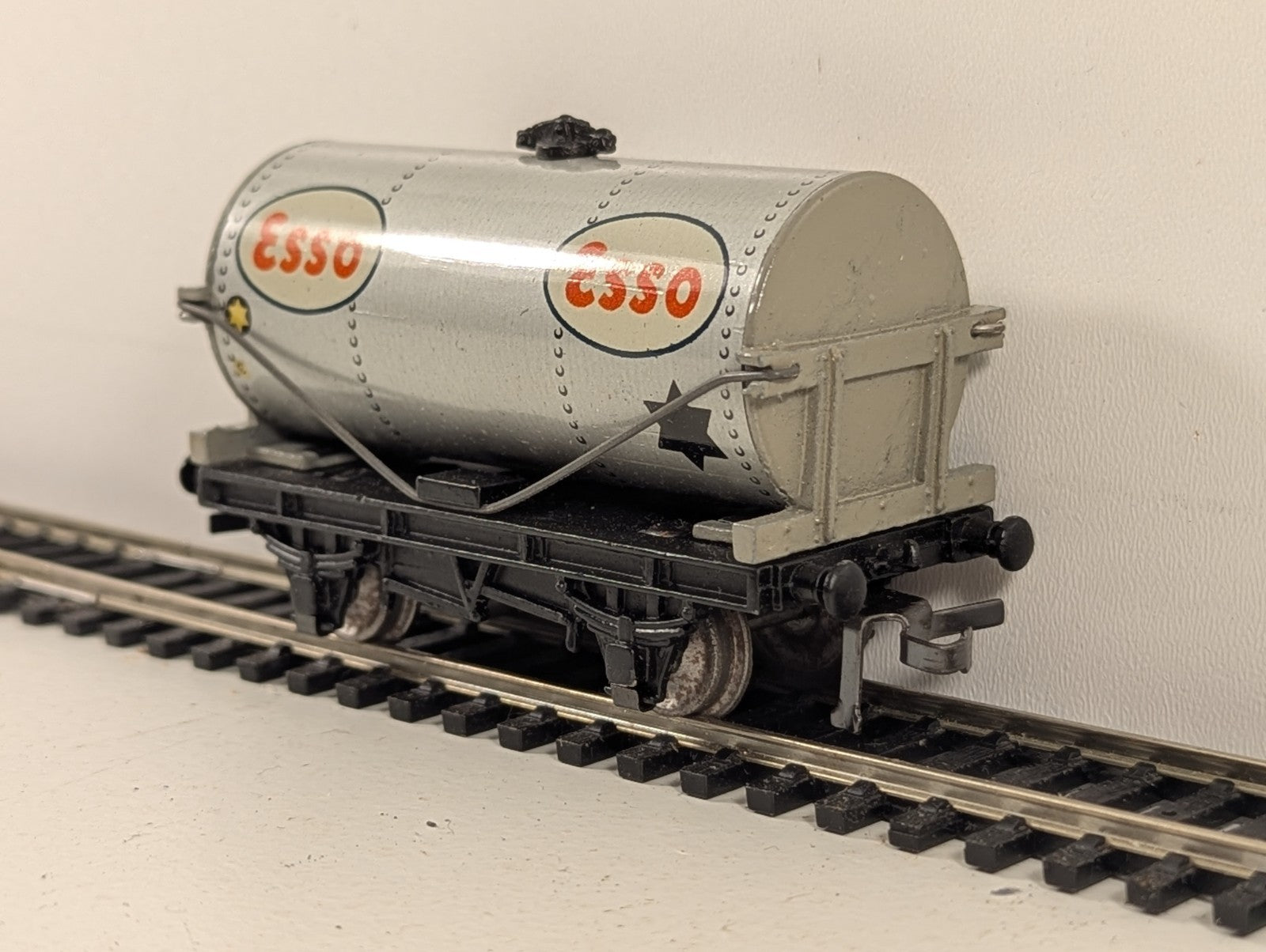 Hornby Dublo 32081 OO Gauge D1 ESSO Petrol Tank Wagon - Boxed