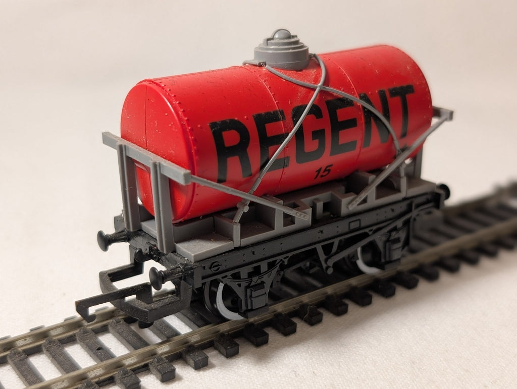 Hornby R025 OO Gauge 14-Ton Tank Wagon – Class A – Regent Red