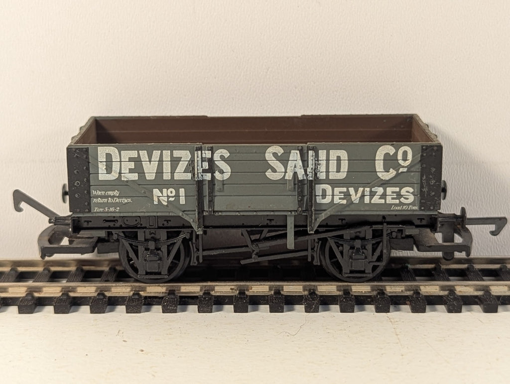 Airfix OO Gauge Devizes Sand Co. 5 Plank Wagon Goods Wagon