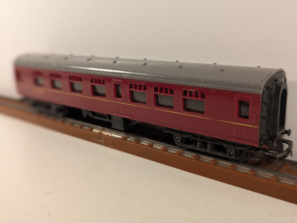 Tri-ang T82 TT Gauge BR Mk1 Composite Coach