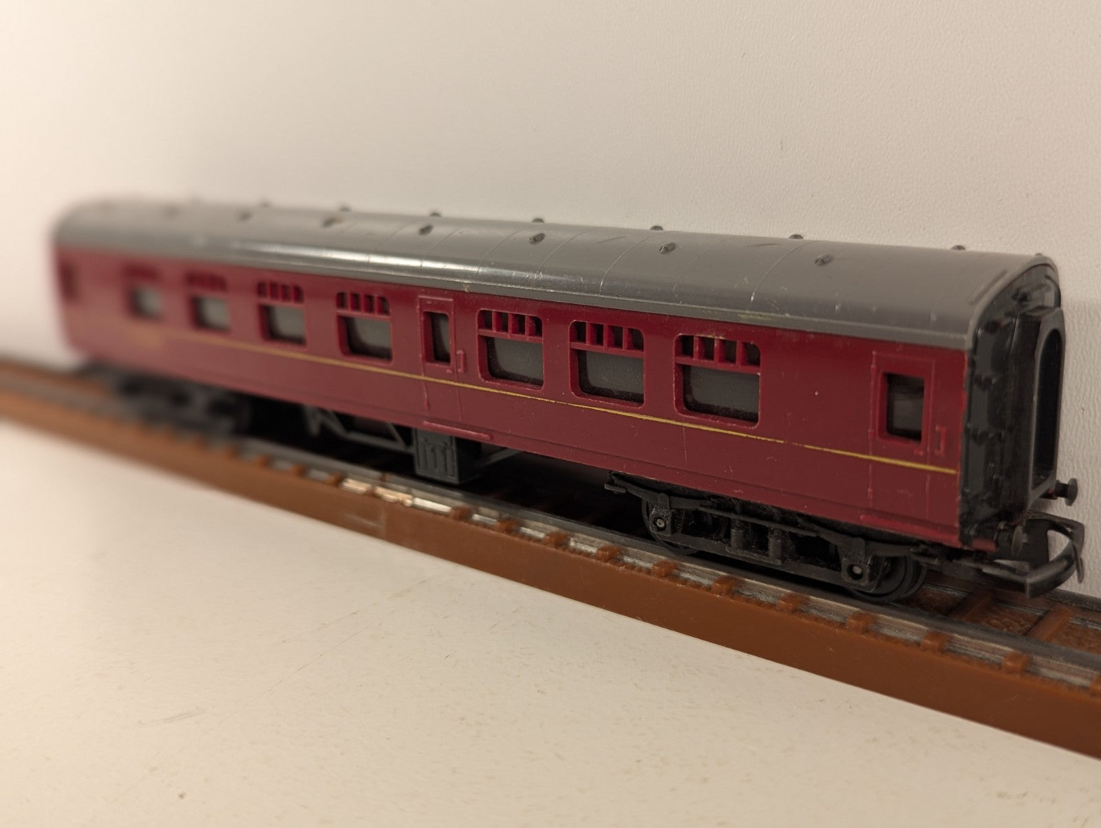 Tri-ang T82 TT Gauge BR Mk1 Composite Coach