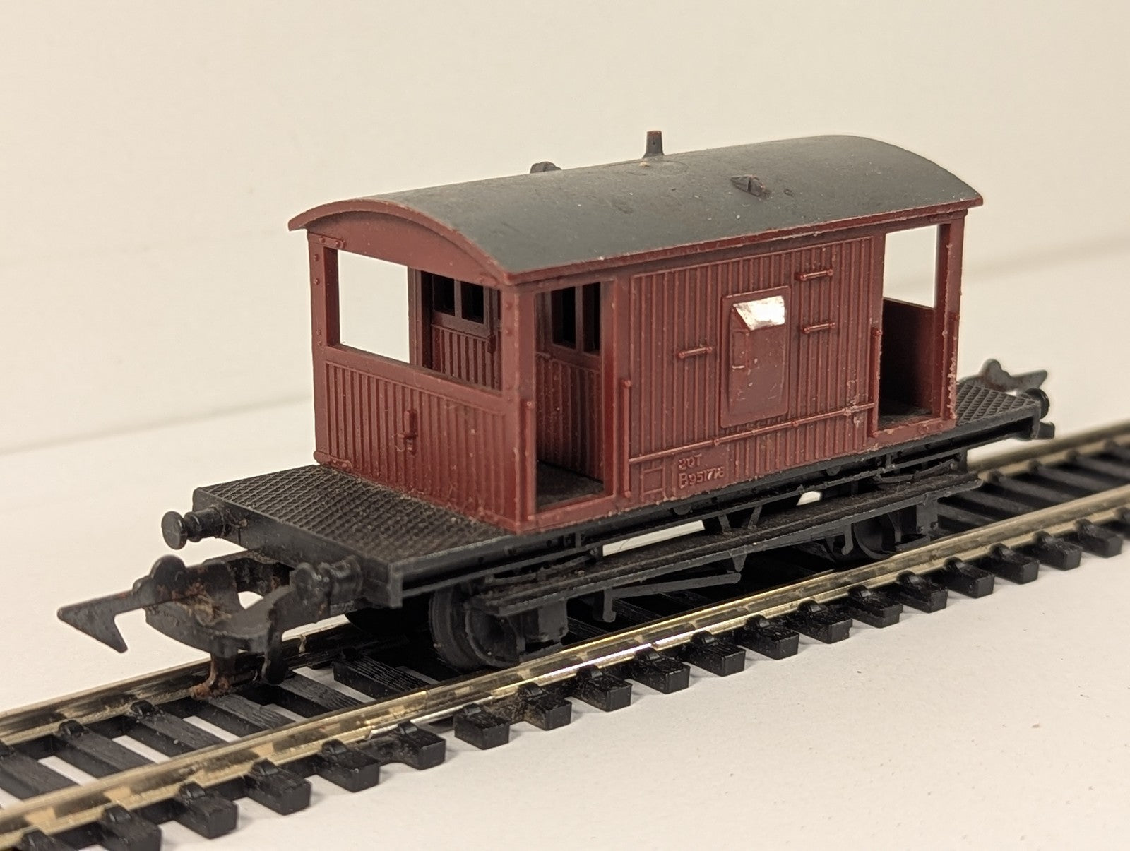 Playcraft HO Gauge BR 20 Ton Brake Van B951716 BR Bauxite P517