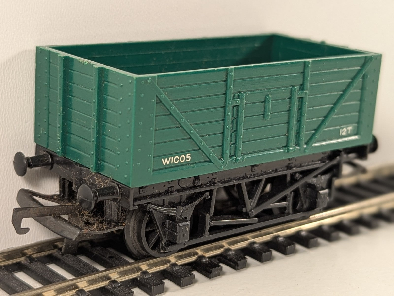 Tri-ang Hornby R10 – 12T Open Wagon (Green Livery, W1005) – OO Gauge