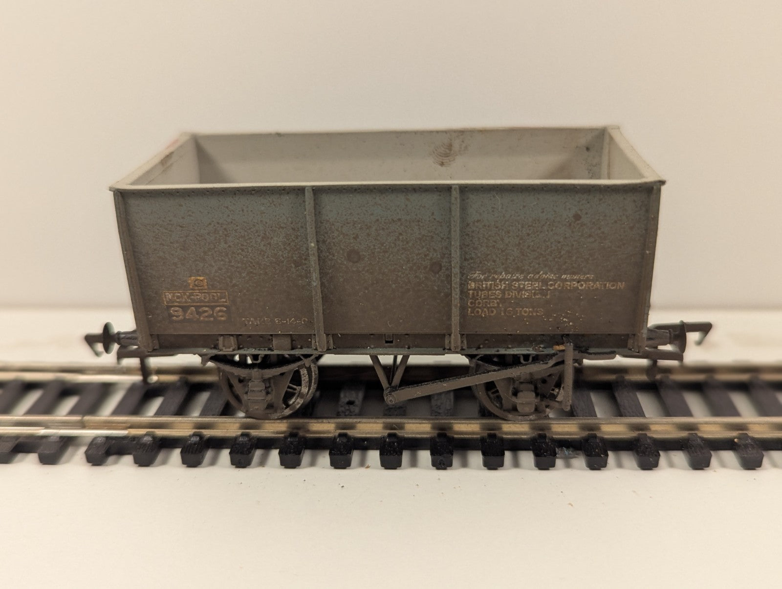 Bachmann 37-400A 16-Ton Slope-Sided Steel Tippler Wagon – British Steel