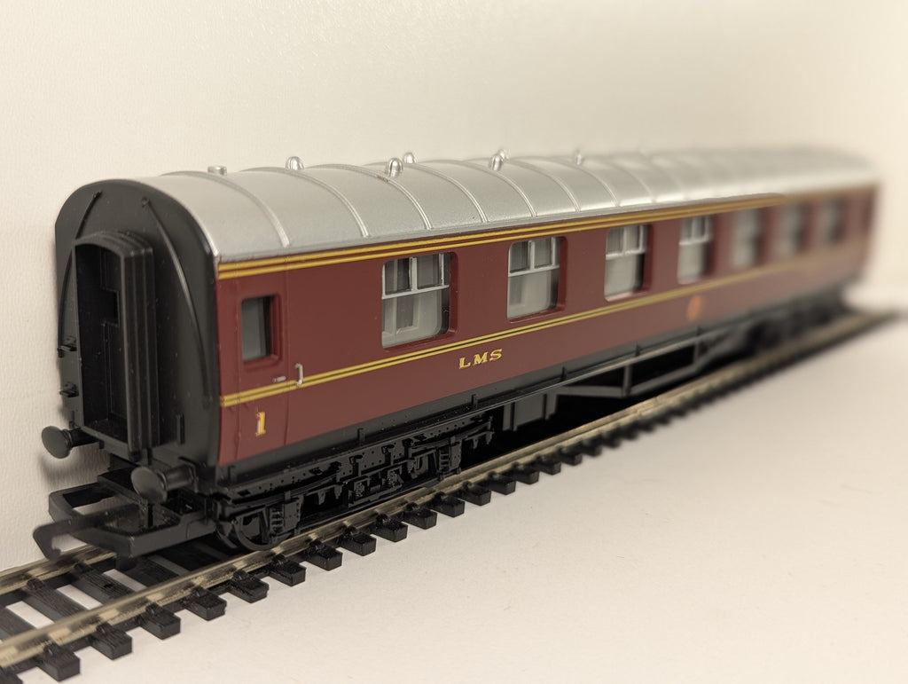 Hornby OO Gauge LMS Composite Coach Passenger Coach 4075 LMS Crimson Lake R.475