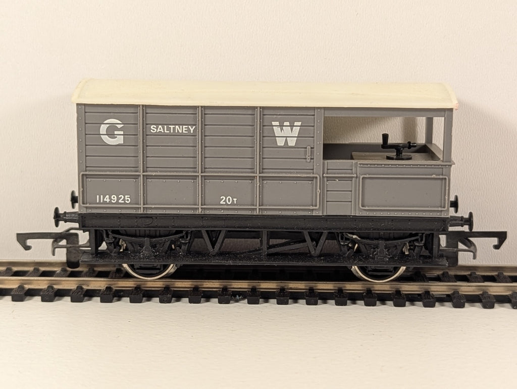 Hornby OO Gauge GWR 20-Ton “Toad” Brake Van No. 114925 – Saltney