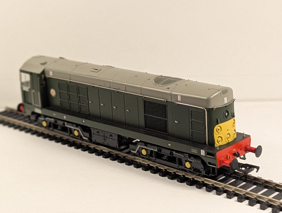 Bachmann OO Gauge Class 20 Locomotive D8123 BR Green 30-047 DCC Sound