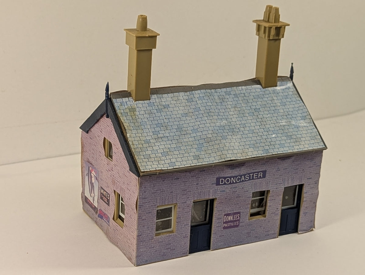 Hornby Dublo OO Gauge Suburban Station Building Doncaster 5085