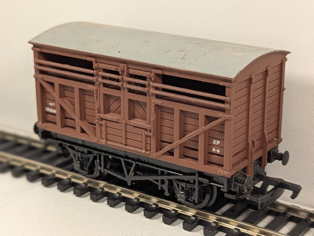 Mainline OO Gauge BR 12T Cattle Wagon