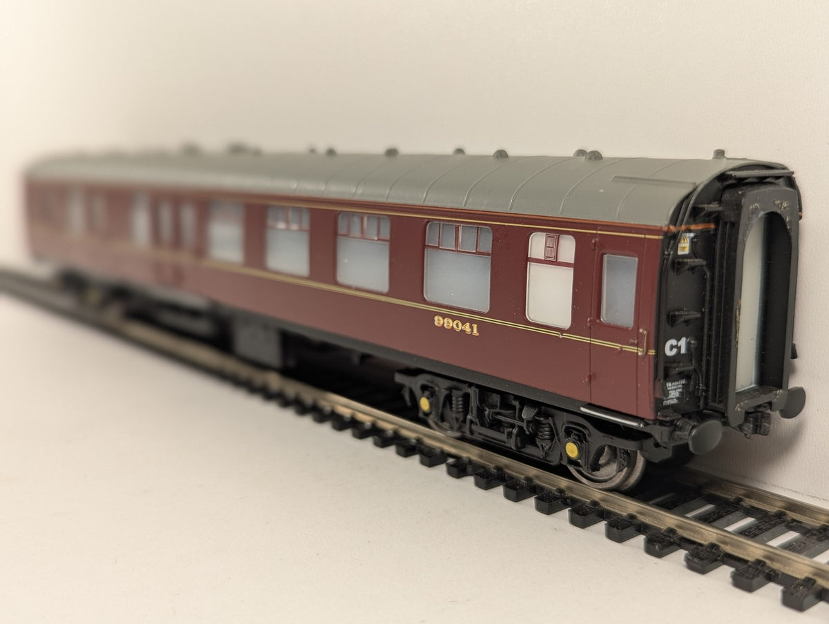Hornby OO Gauge Stanier 57ft Brake Second Corridor (BSK) 99041 BR Maroon