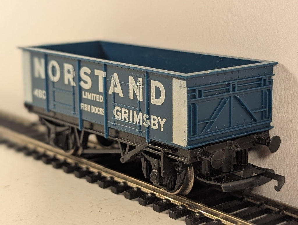 Hornby OO Gauge Norstand Limited Fish Docks Grimsby 7-Plank Open Wagon