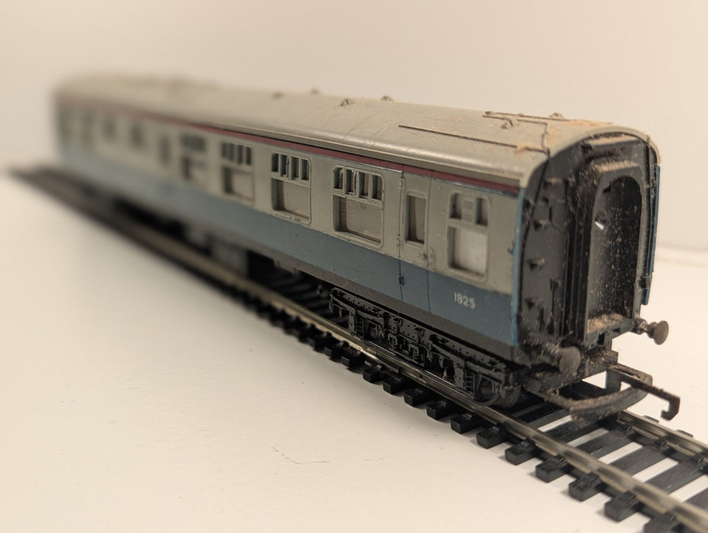 Hornby R729 OO Gauge BR Mk1 Buffet Coach No.1825 – Blue & Grey – Needs a Clean